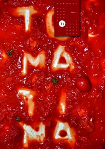 Kalenderblatt zeigt das Wort Tomatina in Tomatensosse geschrieben