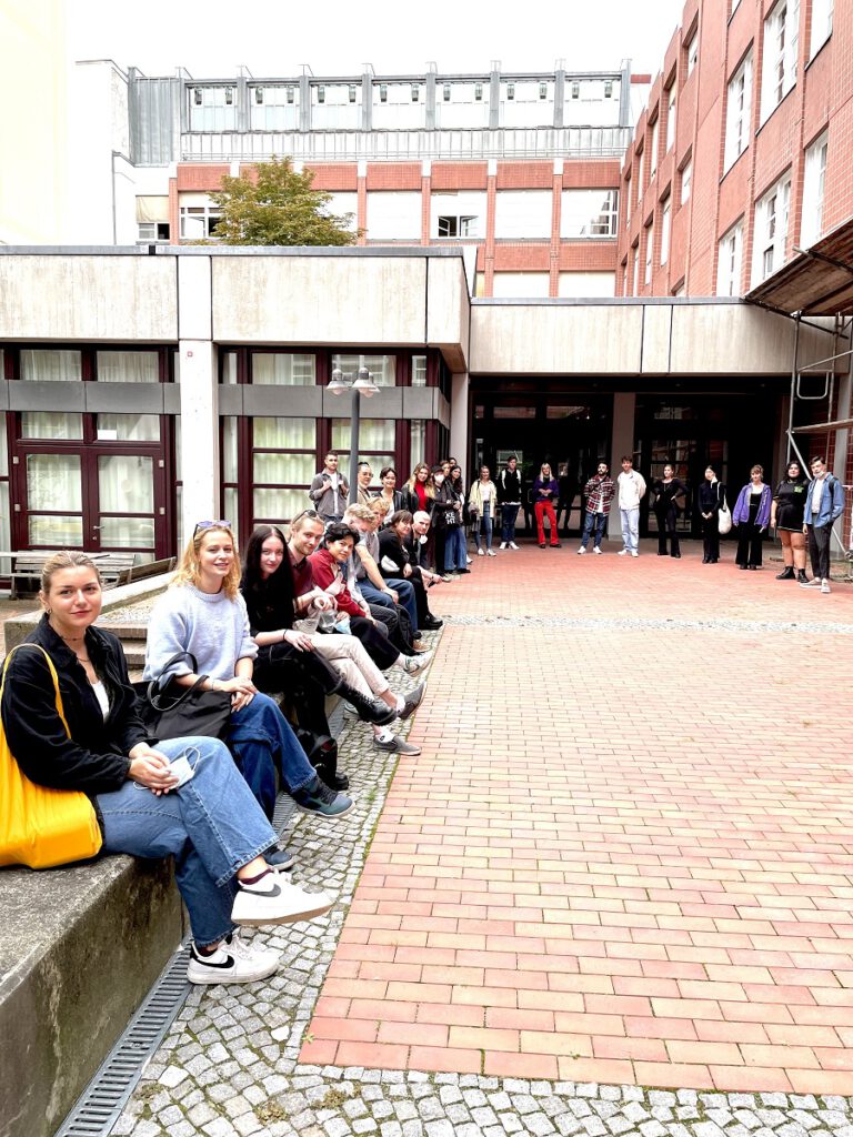 Schülerinnen und Schüler im Ausbildungsgang Fotodesign